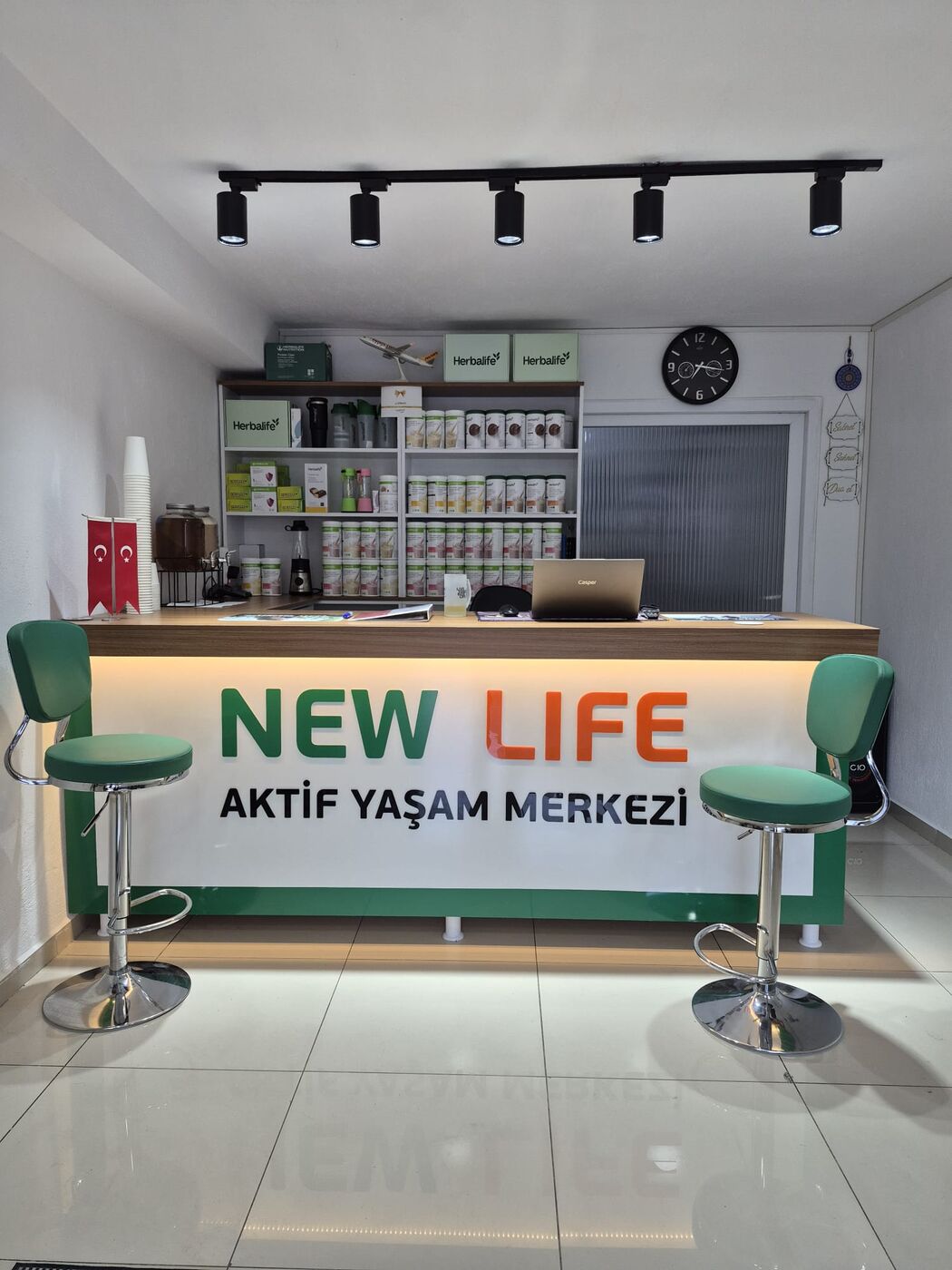NEW LIFE tezgâhı ve raflar